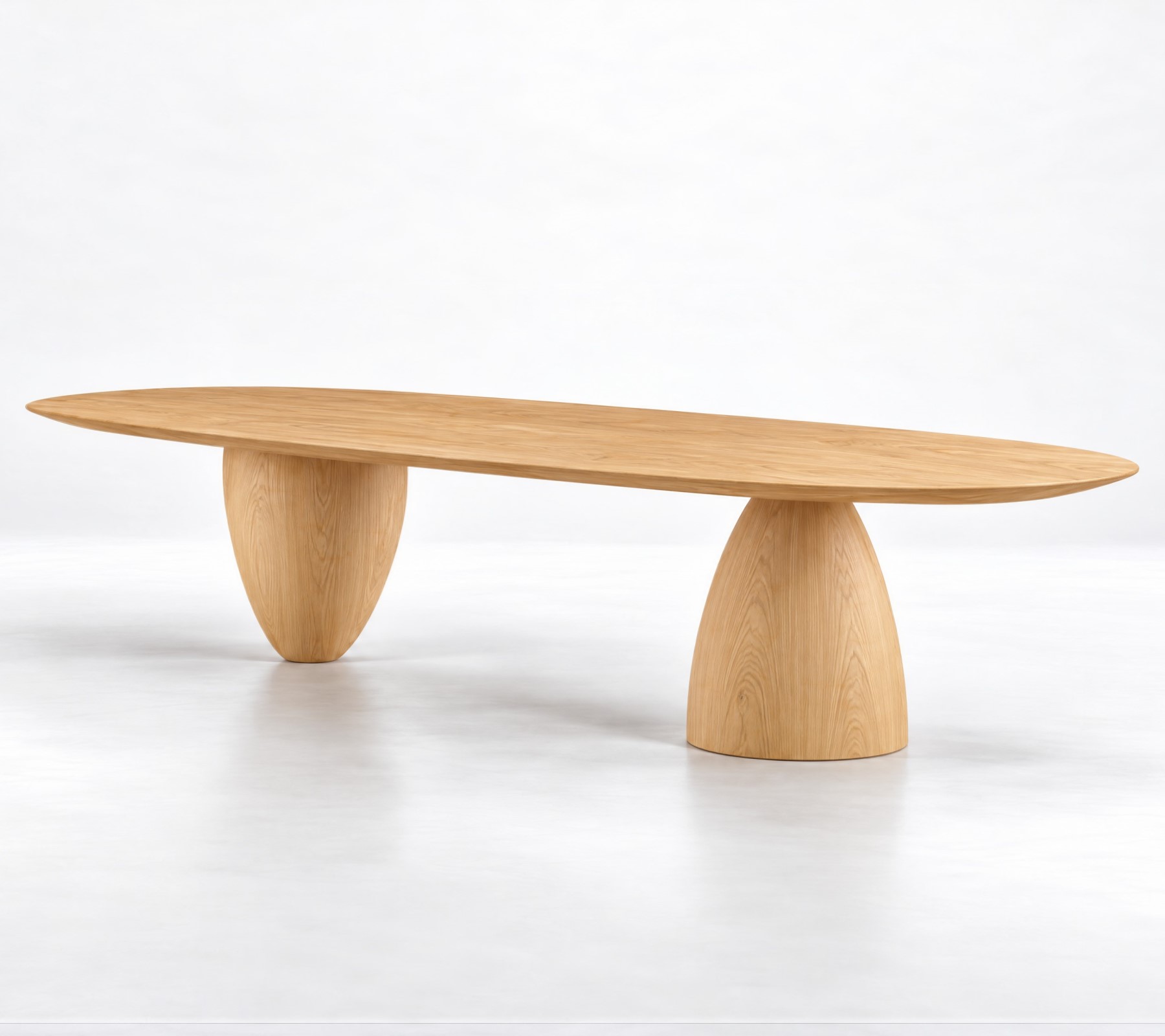 Esstisch Patron rund/oval aus Massivholz nach Maß 