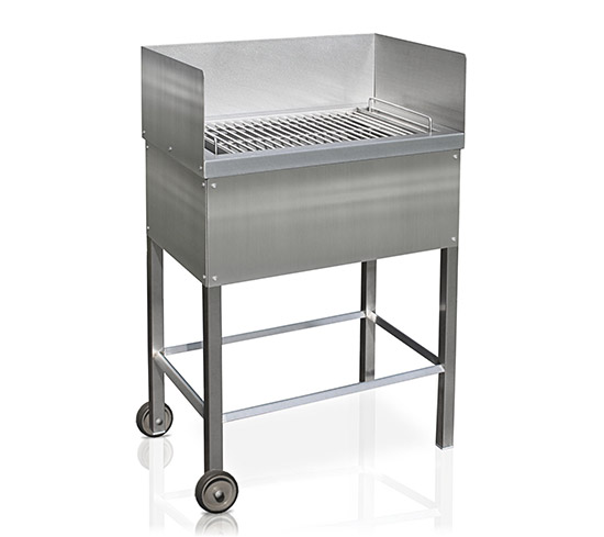 rostrfreier Holzkohlegrill mit Windschutz