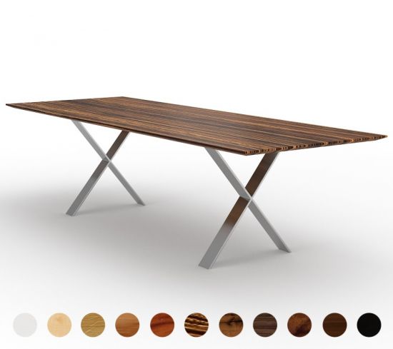 Massiver Design-Couchtisch - Modell Kirow verbindet edles Massivholz mit einem Kreuz-Metallgestell