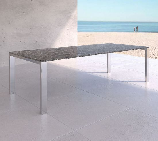 Outdoor Tisch mit Metallgestell aus Edelstahl oder Stahl