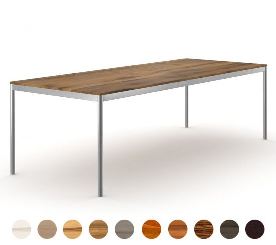 Maßgefertigter Esstisch Halle aus Massivholz mit minimalistischen Gestell 