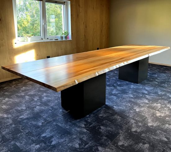 Nussbaum Satin Konferenztisch 400 cm x 125 cm 