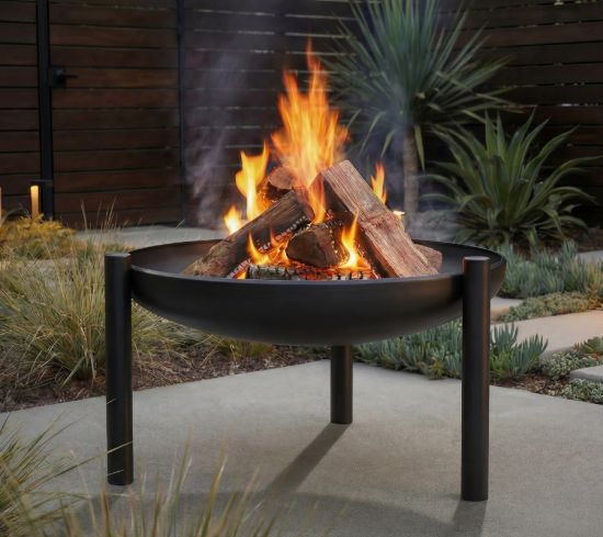 Feuerschale aus Stahl mit Edelstahlbeinen