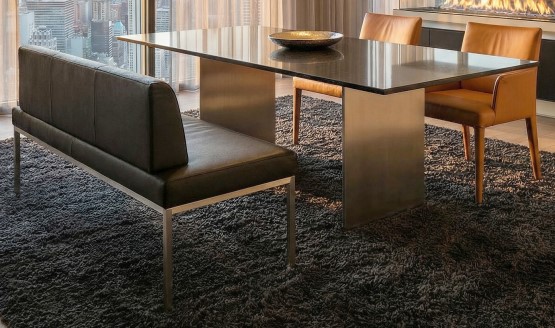 holzbank aus massivholz und leder